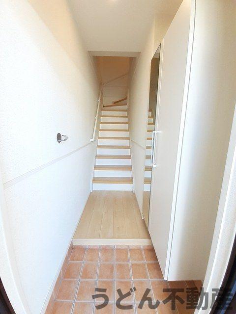 玄関　うどん県のお部屋探しはうどん不動産へ うどんちゃんとLINE