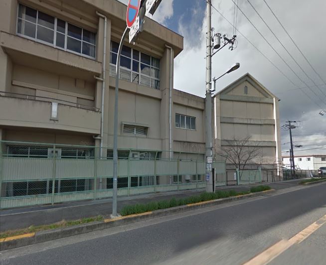 中学校　山滝中学校（中学校）まで1105m