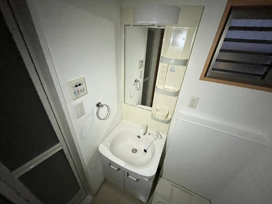 洗面設備　※別号室の写真です
