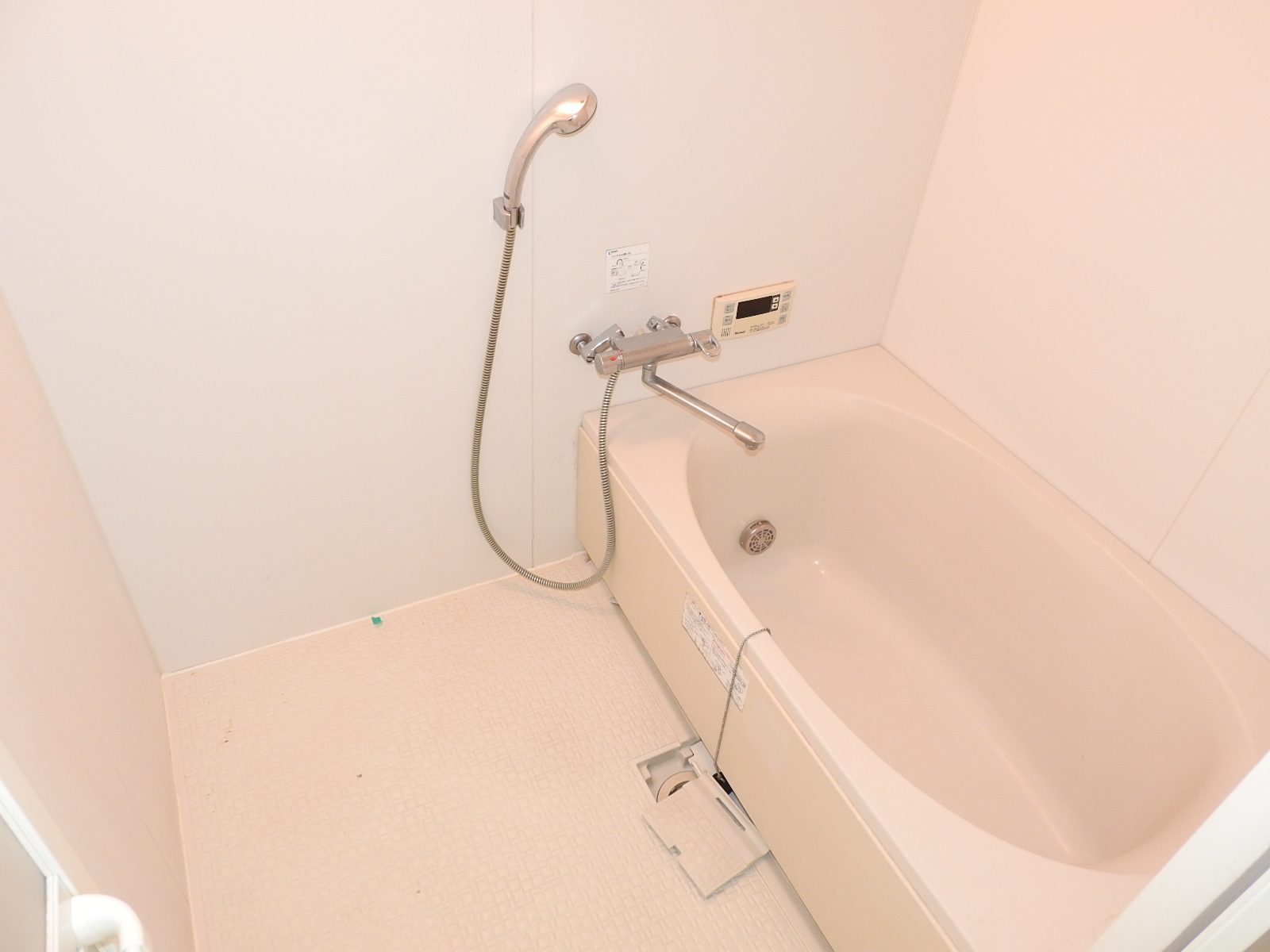 バス・シャワールーム　※反転間取りの写真です