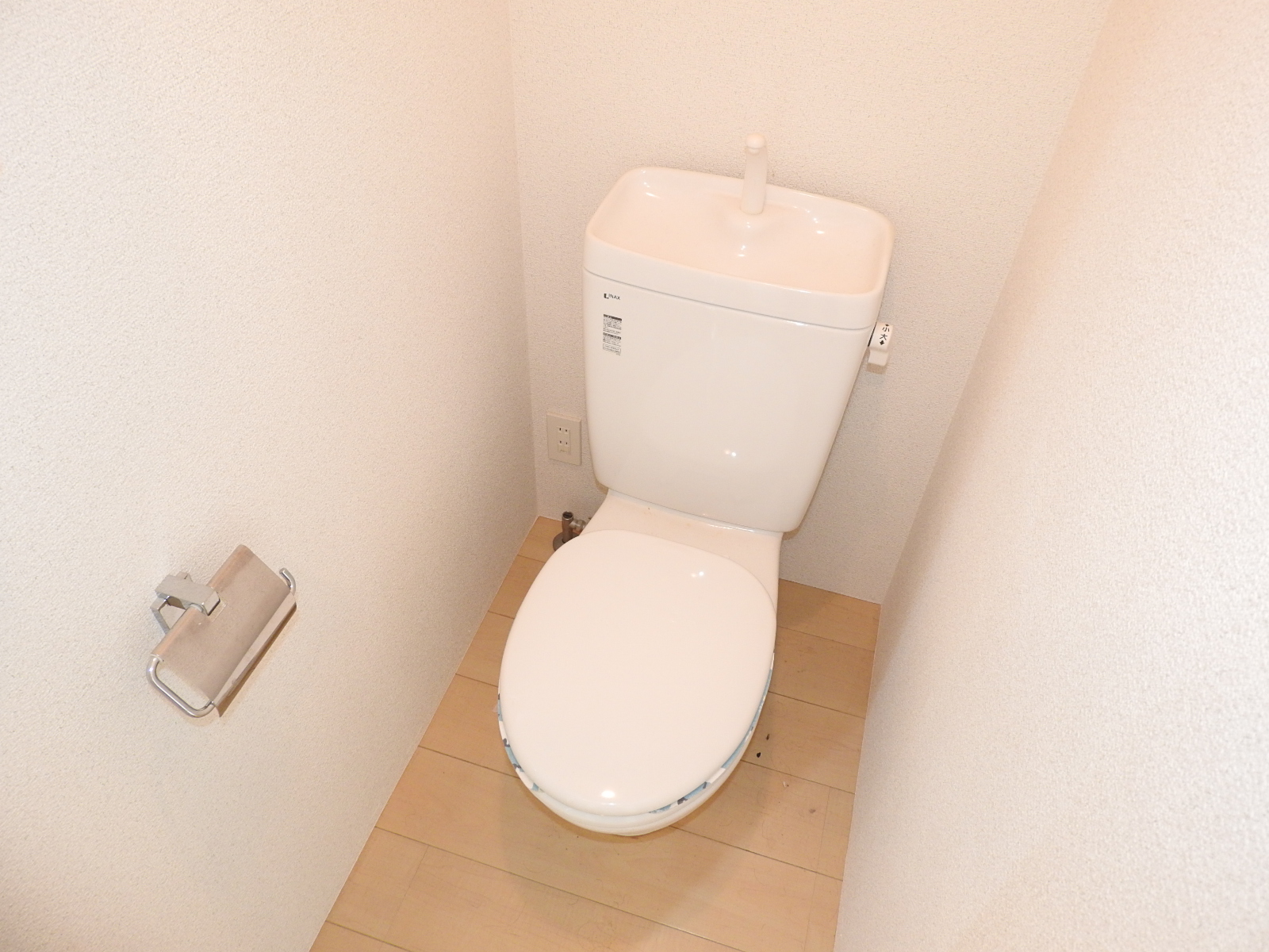 トイレ　※反転間取りの写真です