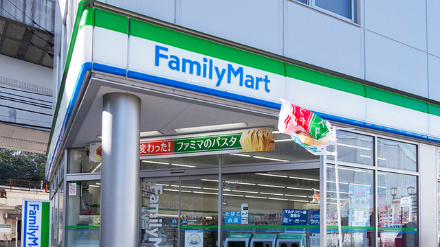 コンビニ　ファミリーマート王子駅南口店（コンビニ）まで640m