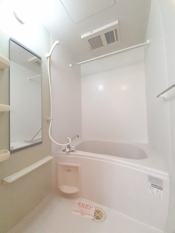 バス・シャワールーム　コンパクトで使いやすいお風呂です