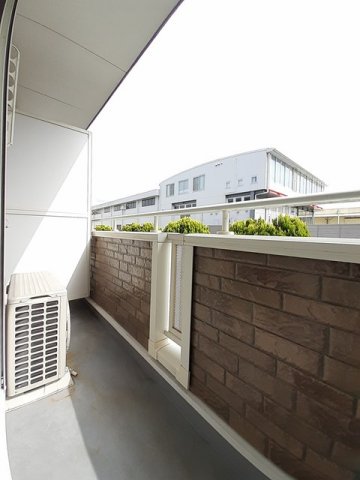 バルコニー　バルコニーからの眺めを楽しみながら食事をしませんか