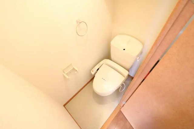 レオパレスベル芦屋のトイレ写真
