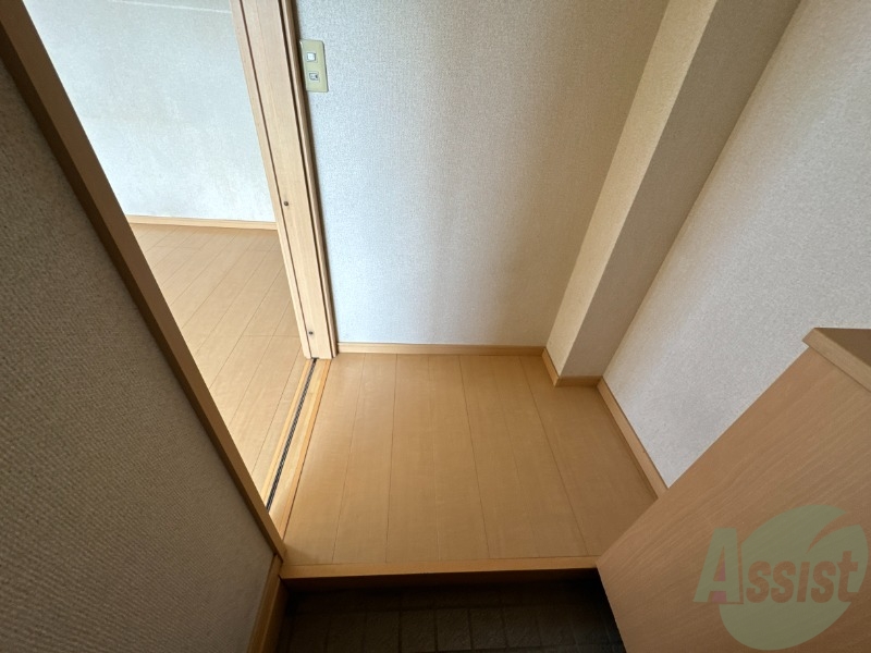 玄関　玄関からの様子です。すぐ部屋が見えないのは安心ですね。