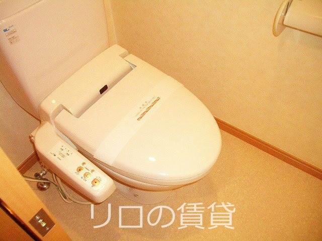 トイレ　温水洗浄便座
