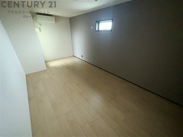 居室・リビング　エアコン付きで快適に過ごせます♪