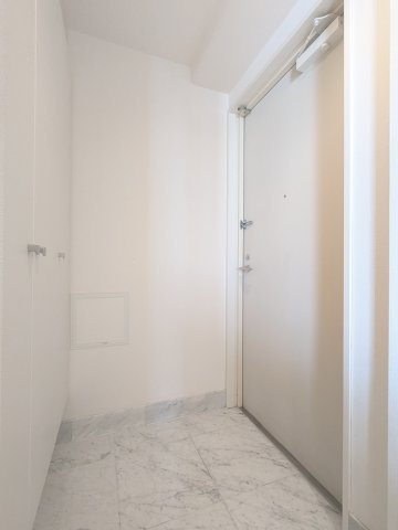 玄関　※別部屋参考写真