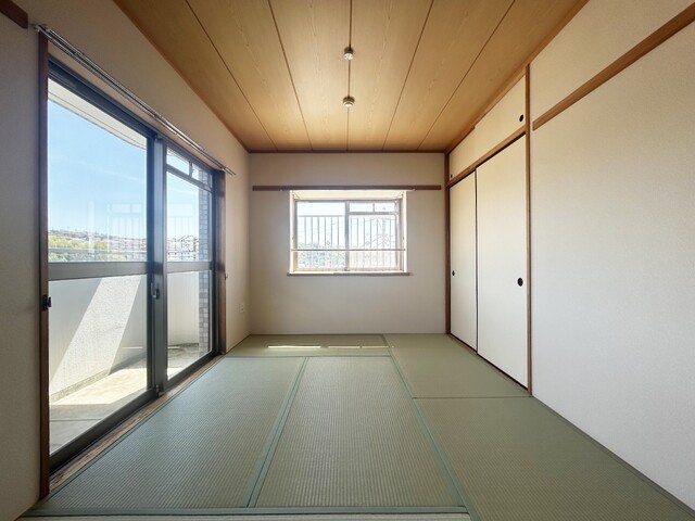その他部屋・スペース　２面採光の６帖和室