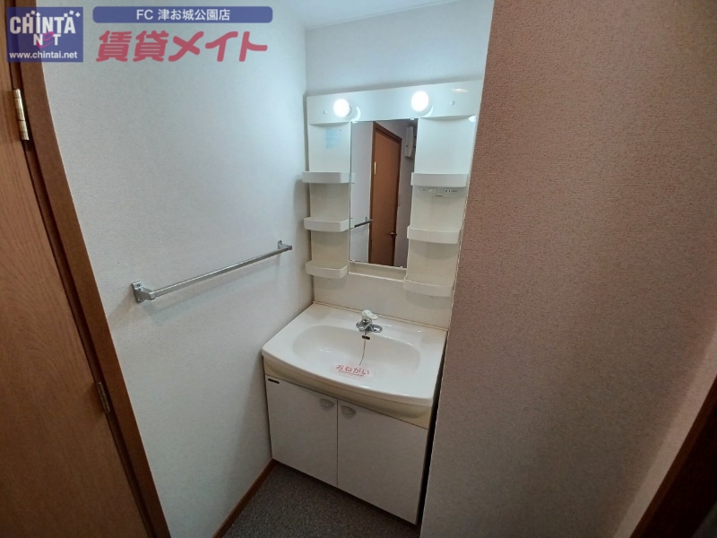 洗面設備　別部屋参考写真です