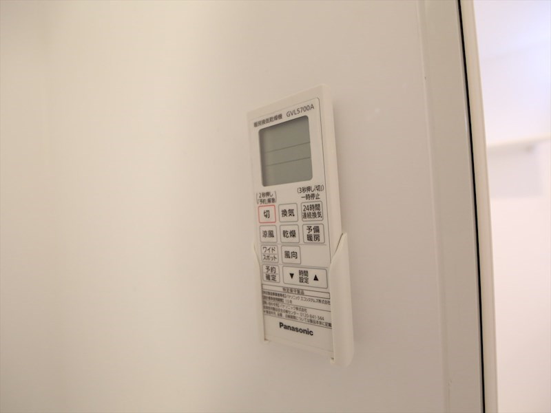 その他設備　浴室暖房乾燥機付き