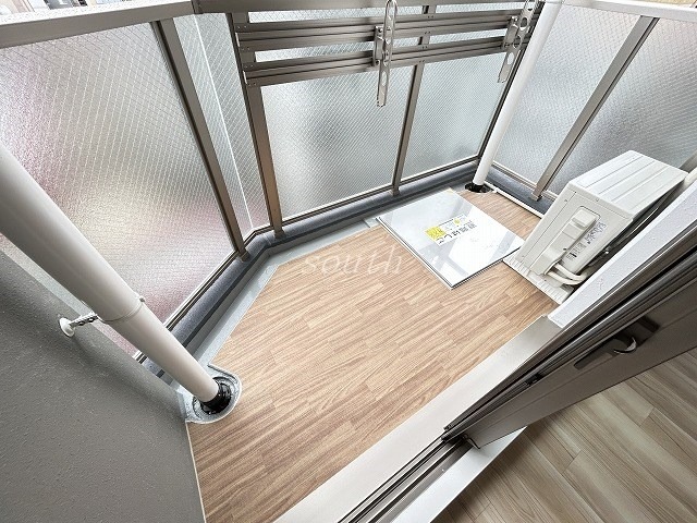 バルコニー　部屋・階数により室内カラーが異なります