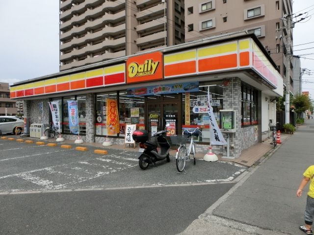 コンビニ　ヤマザキデイリー（コンビニ）まで390m