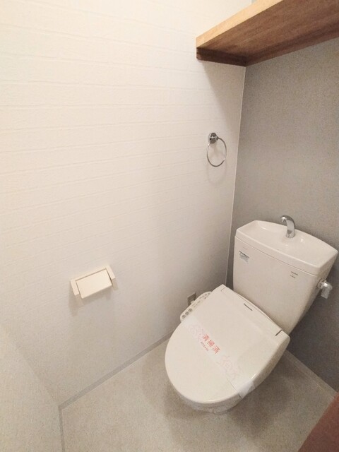 トイレ　★★トイレは嬉しい洗浄機能付き便座です♪★★