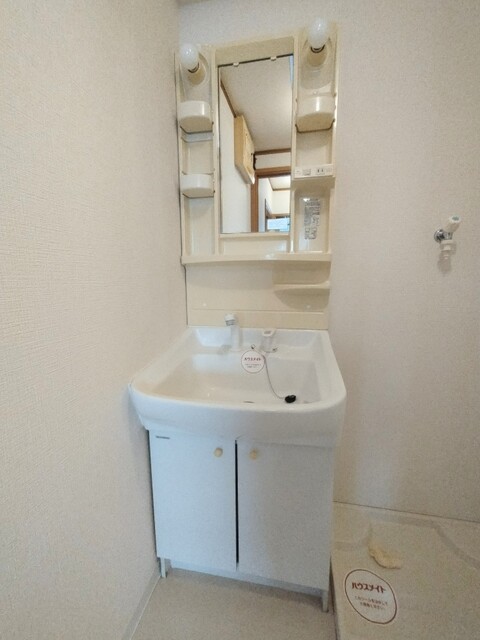 洗面設備　★★洗面所には身支度に便利な洗面化粧台があります♪★★