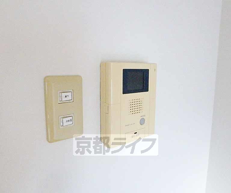 セキュリティ　モニター付きのインターホンです。