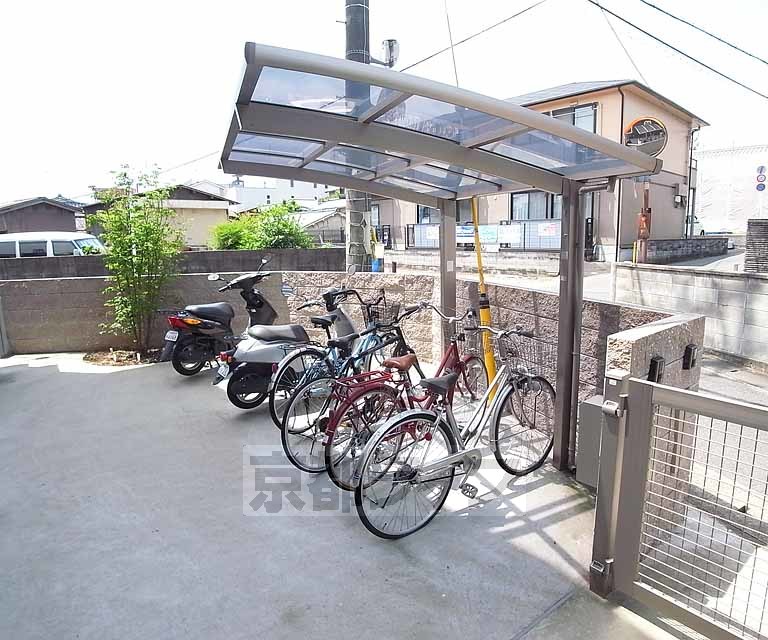 その他共有部分　屋根付き駐輪場です。