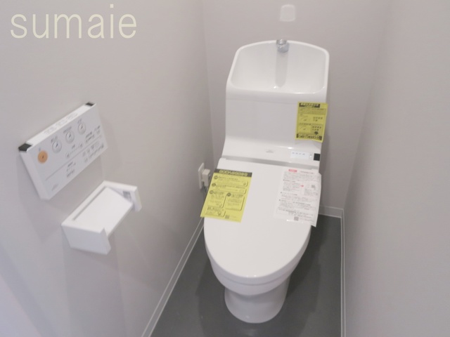 トイレ　温水洗浄便座機能が付いたトイレで快適です♪