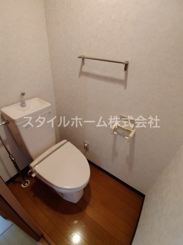 トイレ　別部屋写真です。