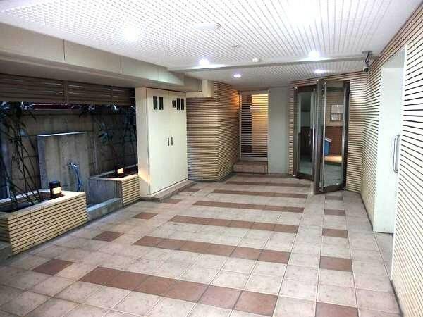 エントランス　■駐輪場（スライド式ラック）