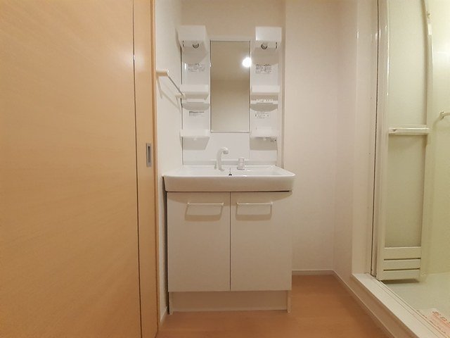 洗面設備　コンパクトで使いやすい洗面所