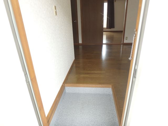 玄関　風通しのいいお部屋です。