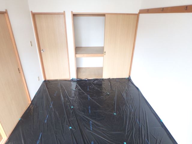 収納　押入れなので布団も収納しやすいですね。