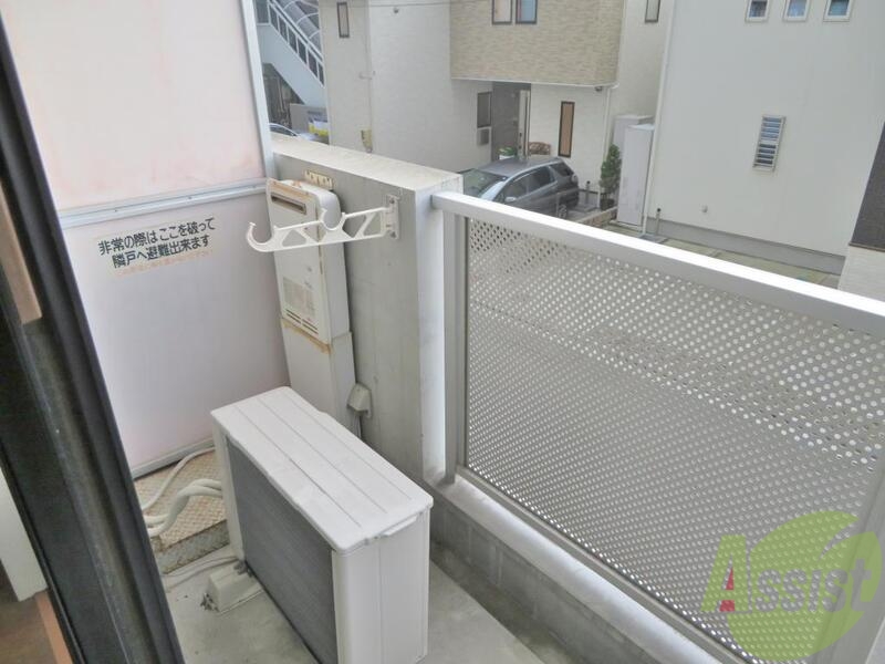 バルコニー　バルコニーは洗濯物も干せるだけの広さがあります。