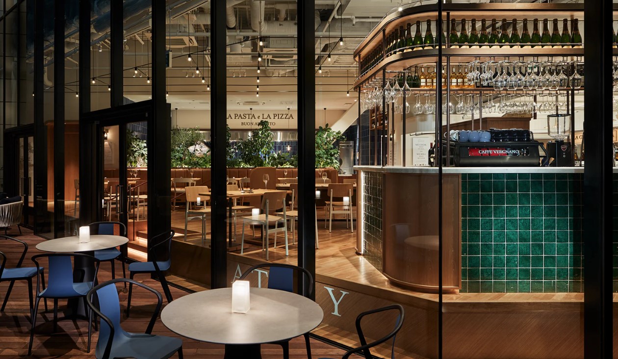 スーパー　EATALY原宿店（スーパー）まで42m