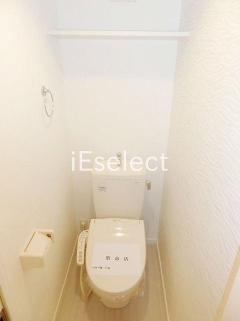 トイレ　温水洗浄便座付き