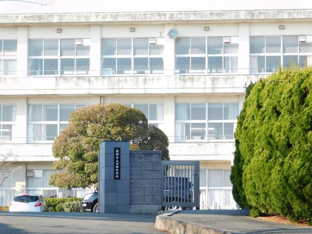中学校　蒲郡市立中部中学校（中学校）まで974m