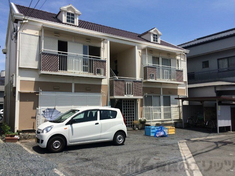 建物外観　駐車場