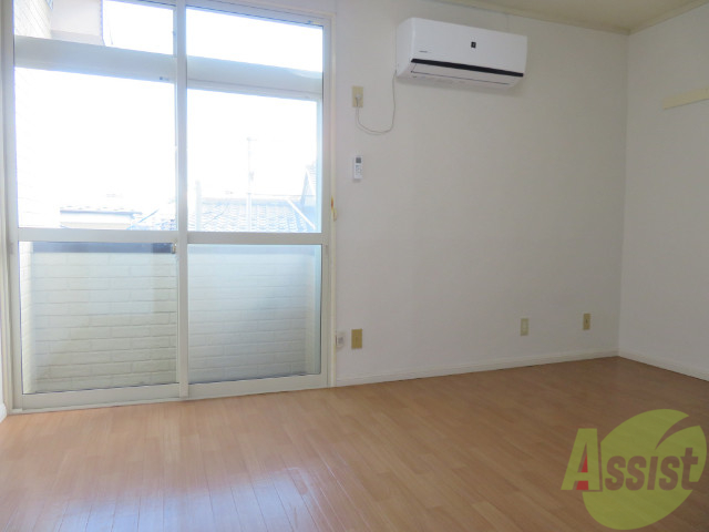 居室・リビング　陽の光が差し込む明るいお部屋は気持がいいですね～