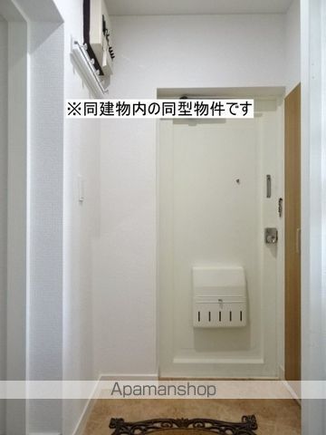 ＪＲ東海道本線 浜松駅 バス乗車時間：25分 最寄りバス停で下車 徒歩3分 4階建 築46年の玄関写真