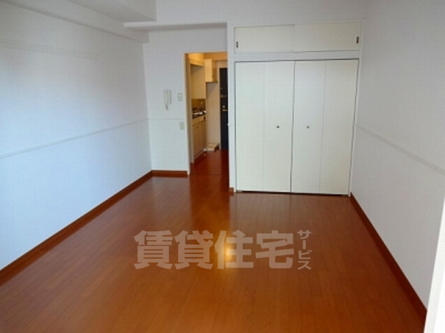 居室・リビング　同建物　別部屋