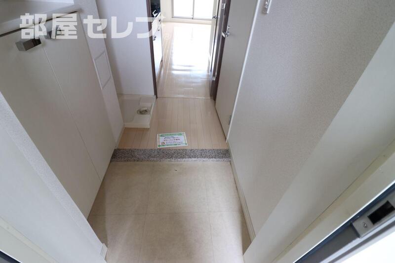 玄関　玄関まわり、かなり広めですよ。