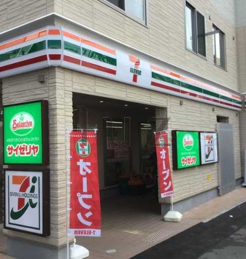 コンビニ　セブンイレブン 横浜京急生麦駅前店（コンビニ）まで79m