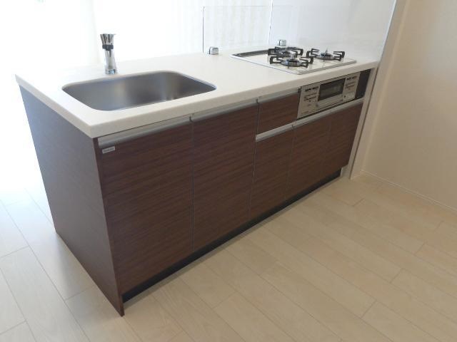 キッチン　グリル付き三口コンロのシステムキッチン♪
