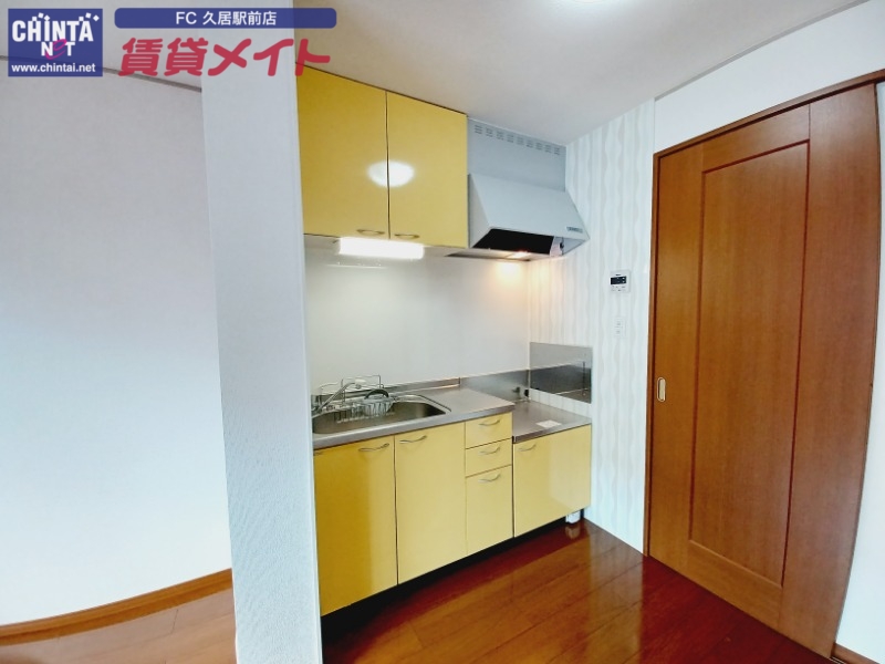 キッチン　同物件反転タイプ