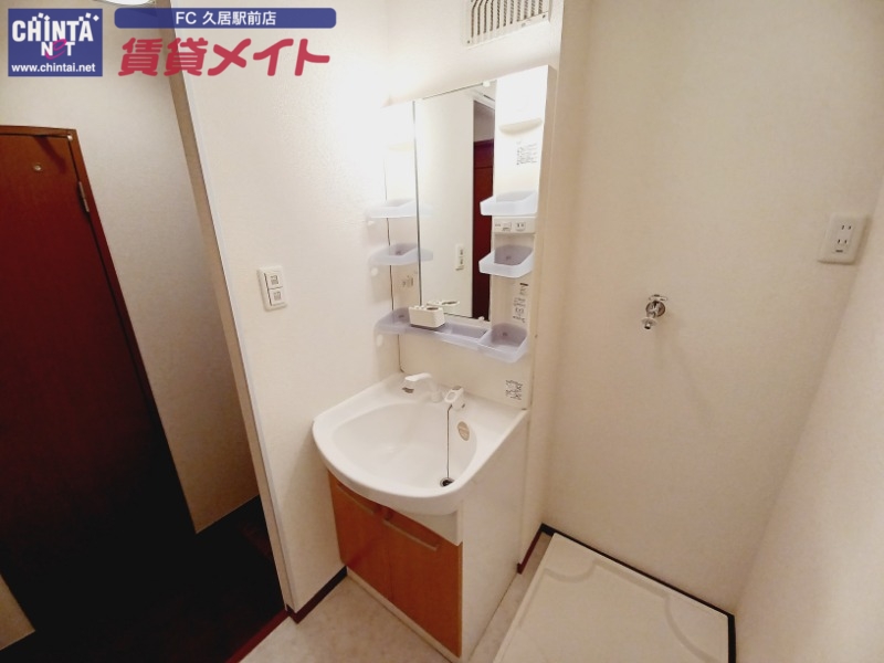 洗面設備　同物件反転タイプ