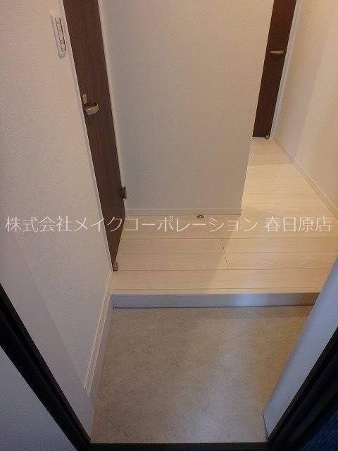 玄関　写真は同型タイプ