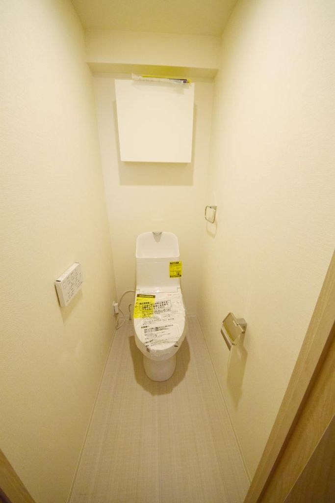 トイレ　落ち着いた色調のトイレです