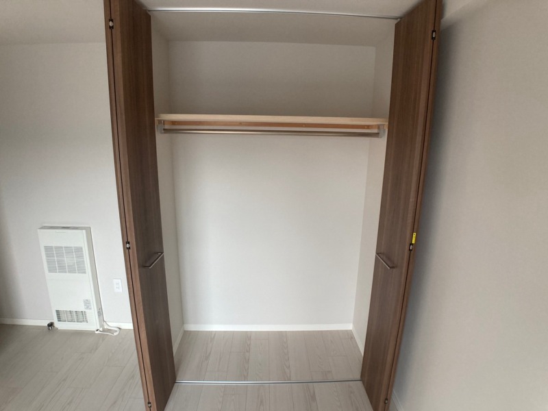 収納　寝室の収納です。部屋がすっきり片付きます。