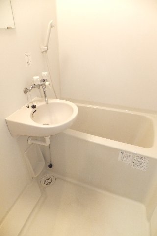 バス・シャワールーム　清潔なバスルーム☆※※別部屋の参考写真です。