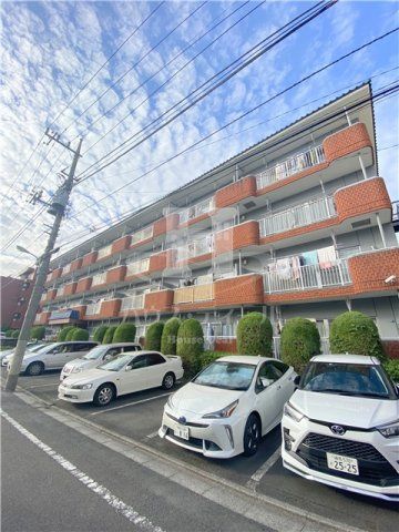 建物外観　落ち着いた雰囲気の外観です