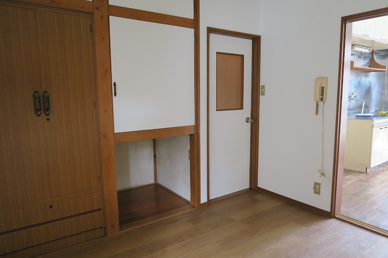 鎌倉4丁目戸建の居間写真