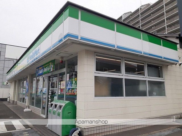 コンビニ　ファミリーマート様（コンビニ）まで450m