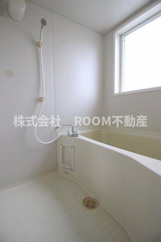 バス・シャワールーム　落ち着いた空間のお風呂です