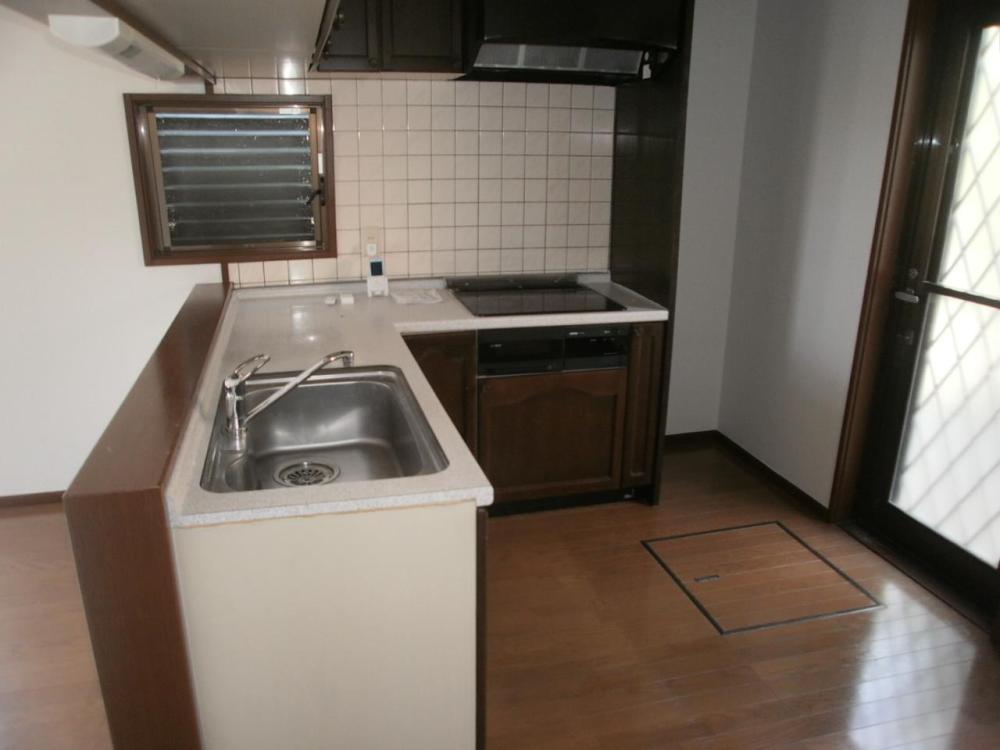 総社町貸戸建住宅のキッチン写真